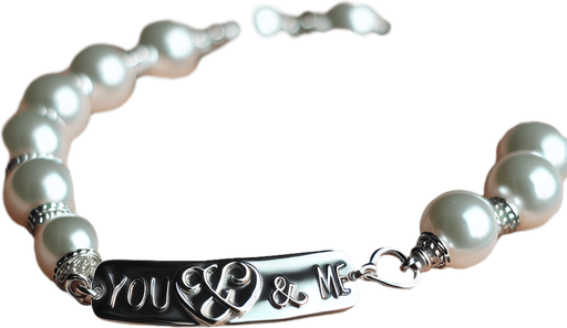 joli bracelet en argent avec "You & Me" gravé dessus ou en perles