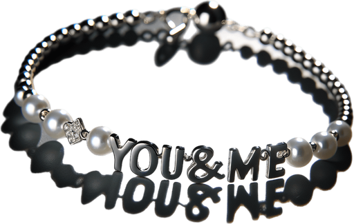 joli bracelet en argent avec "You & Me" gravé dessus ou en perles